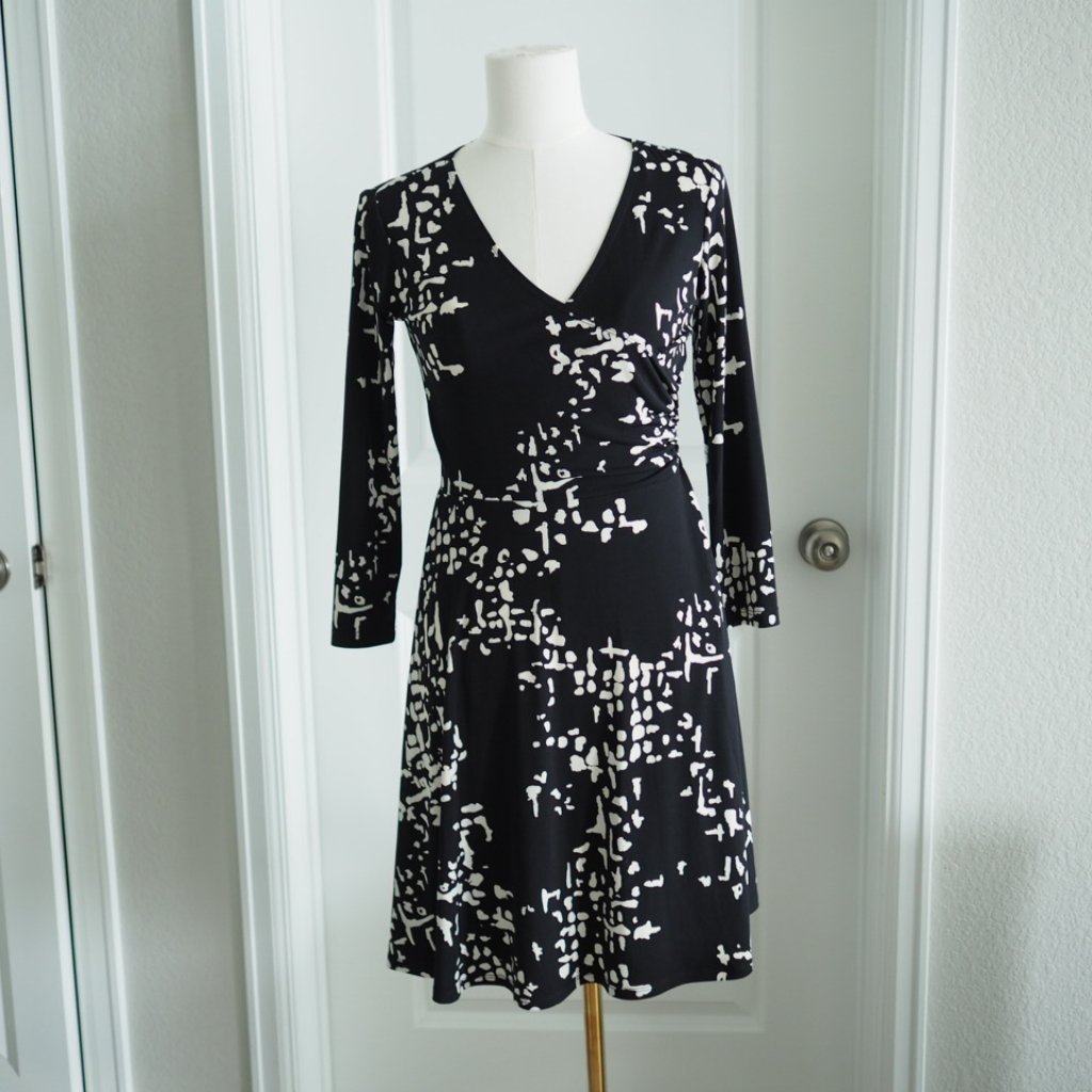 Donna Morgan Black & White Long Sleeve Dress V-Neck Long Sleeve Fit & Flare Sz 4
